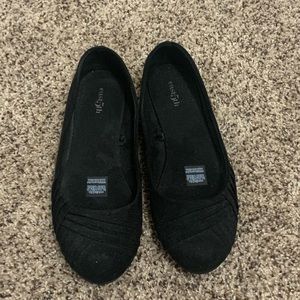 Women’s 7.5 black ballet flats